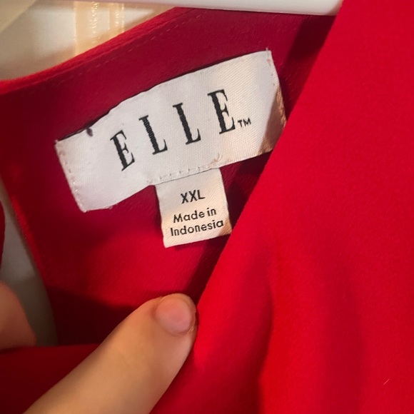 Elle Red Sleeveless Blouse - Picture 4 of 4